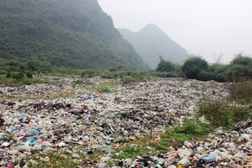 Bãi rác Thung Trâu gây ô nhiễm khiến người dân bức xúc (Ảnh: Tuấn Minh/nld.com.vn)