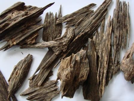 heo bảng giá các loại lâm sản và động vật rừng UBND vừa ban hành, trầm hương loại 1-8 có giá 2-5 triệu đồng/kg. (Ảnh: news.zing.vn)