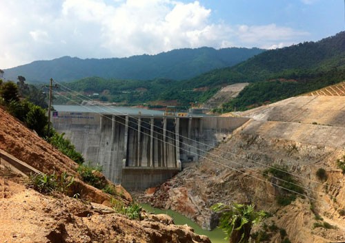Đập Thủy điện Hủa Na, Nghệ An, một trong những dự án chậm trồng bù rừng. (Ảnh: Báo Hànộimới)