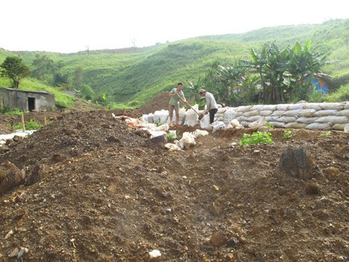 Chất thải rắn được thải ra từ khai thác chì kẽm tại Ngân Sơn (Bắc Kạn). (Ảnh: Nguyễn Trình-TTXVN)