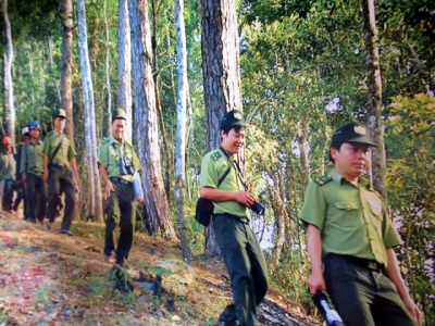 Cán bộ, nhân viên Khu bảo tồn thiên nhiên Tà Đùng tuần tra, giám sát, bảo vệ rừng. (Ảnh: Nhân Dân)