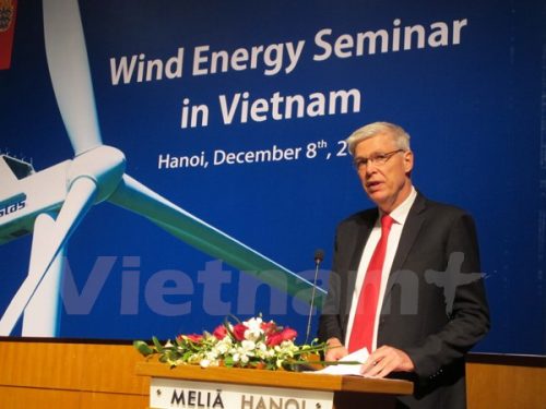 Đại sứ Đan Mạch tại Việt Nam, John Nielse đang phát biểu tại Hội thảo năng lượng gió (Ảnh: Đức Duy/ Vietnam+)