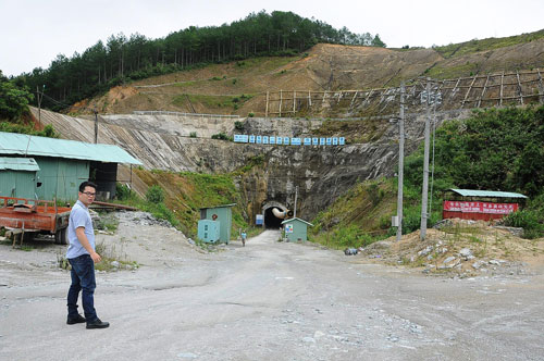 Sau 3 năm thi công, hầm dẫn nước thủy điện Thượng Kon Tum mới chỉ đạt khoảng 15% khối lượng (Ảnh: Hoàng Thanh)