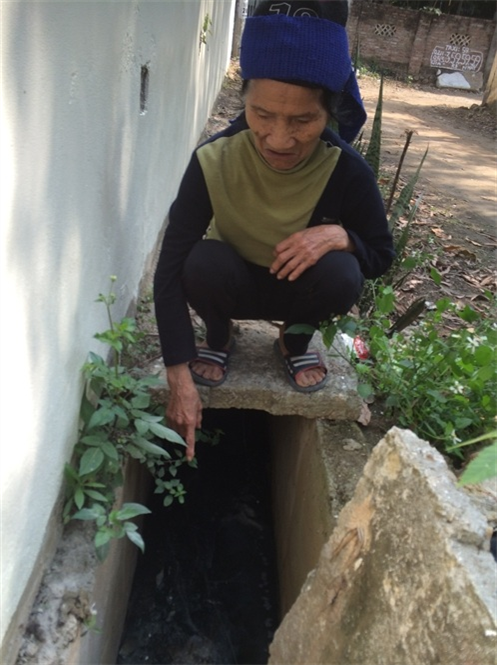 Nước ô nhiễm bủa vây gia đình bà Nguyễn Thị Giá