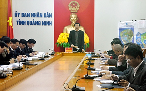 Ông Nguyễn Văn Đọc - chủ tịch UBND Quảng Ninh chỉ đạo cuộc họp (Ảnh: Phạm Phong)