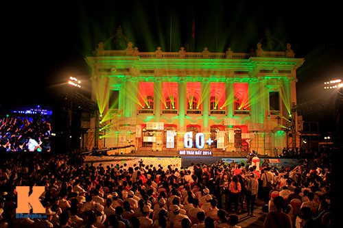 "Lễ hội Tắt đèn" hưởng ứng Giờ Trái Đất 2014 tại Quảng trường Nhà hát lớn (Hoàn Kiếm). (Ảnh: khampha.vn)