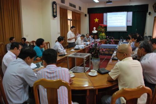 Tại buổi báo cáo kết quả thực hiên dự án, các đại biểu tham dự đều phát biểu thể hiện sự quan tâm rất lớn đối với dự án (trong ảnh GS Phạm Văn Biên phát biểu ý kiến) "Đây là một dự án có giá trị thực tiễn cao, đồng bộ từ trồng trọt đến chăn nuôi. (Ảnh: nongnghiep.vn)