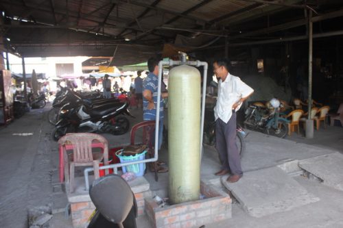 Trạm xử lý nước thải chợ Ngã Bảy nằm đắp chiếu nhiều tháng qua. (Ảnh: Minh Hùng)