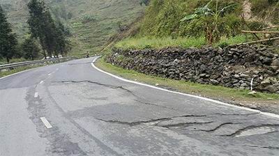 Hư hỏng tại mặt đường đoạn Lào Cai - Sa Pa, QL.4D (Ảnh: chinhphu.vn)