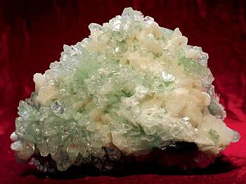 Khoáng chất Zeolit (đá đun sôi) có tính hấp thụ cao như bọt biển