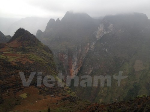 Cũng vì khát nước nên trước đây người dân ở vùng cao Mèo Vạc thường phải phá núi, khai thác đá để đổi nước, đổi cái ăn. (Ảnh: Hùng Võ/Vietnam+)