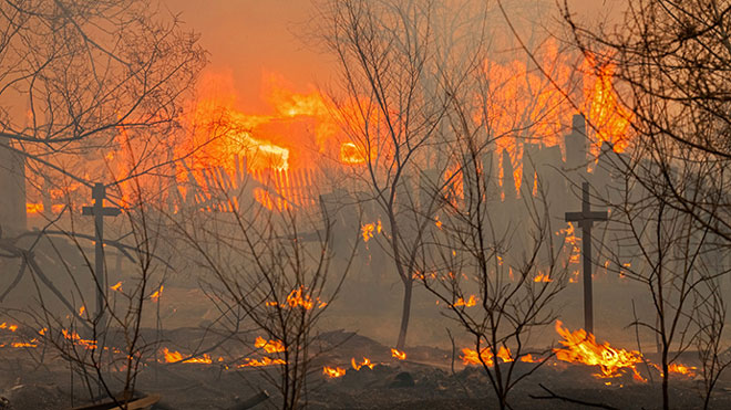 Hỏa hoạn do nạn đốt đồng cỏ hoành hành dữ dội hôm 12.4 ở Cộng hòa Khakassia. (Ảnh: RIA Novosti)