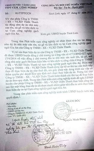 Ông Đinh Xuân Thủy, Phó Chủ tịch UBND huyện Tánh Linh, đã không có văn bản trả lời theo quy định mà “linh động” bút phê đồng ý ký tên, đóng dấu vào tờ trình. (Ảnh: PN)