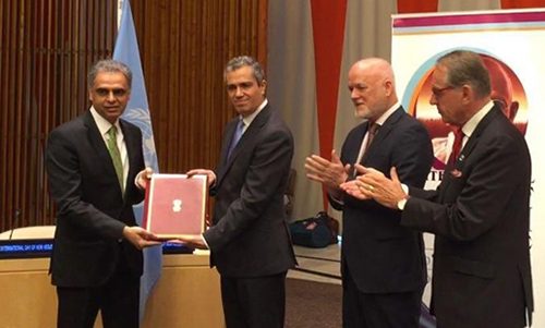 Giới lãnh đạo Ấn Độ chính thức phê duyệt thỏa thuận Paris tại trụ sở LHQ ở New York, Mỹ hôm 2/10. (Nguồn: IndiaExpress).
