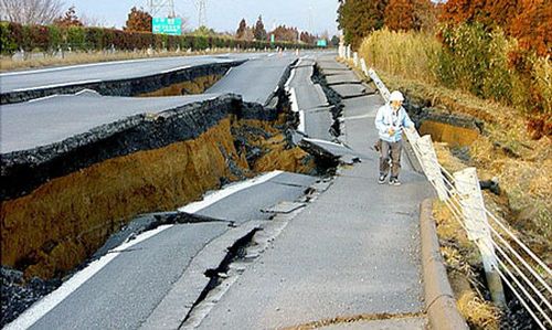 Một trận động đất tại Nhật Bản gây thiệt hại lớn về kinh tế. (Ảnh: Diễn dàn Doanh nghiệp)