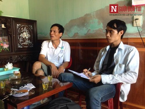 Ông Đỗ Văn Quang, Trưởng thôn Đức Trạch chia sẻ với phóng viên. (Ảnh: nguoiduatin.vn)