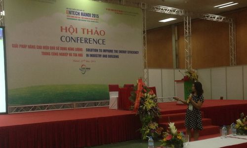 Bà Trần Thị Ngọc Anh, Chuyên gia đánh giá của Trung tâm Chứng nhận Phù hợp QUACERT, phát biểu tại hội thảo. (Ảnh: Báo Tài nguyên & Môi trường)