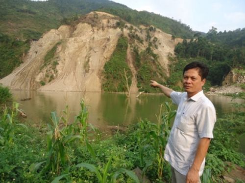 Trong quá trình xây dựng, Công ty Thuận Hòa đã tự ý san ủi đất, đá xuống vùng lòng hồ thủy điện Sông Miện 5, gây tranh chấp, khiếu kiện. (Ảnh: Toàn Thành)