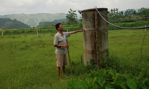 Giếng nước nhà anh Đặng Sơn Hồng trên bãi soi màu không còn sử dụng được. (Ảnh: nongnghiep.vn)