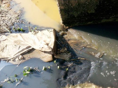 Nước thải công nghiệp của nhiều DN vẫn chưa được kiểm soát chặt chẽ. (Ảnh: Diễn đàn Doanh nghiệp)