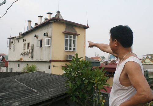 Người dân phường Thanh Lương bức xúc vì cơ sở sản xuất bánh cuốn gây ô nhiễm môi trường trong nhiều năm qua. (Ảnh: Đạt Lê)