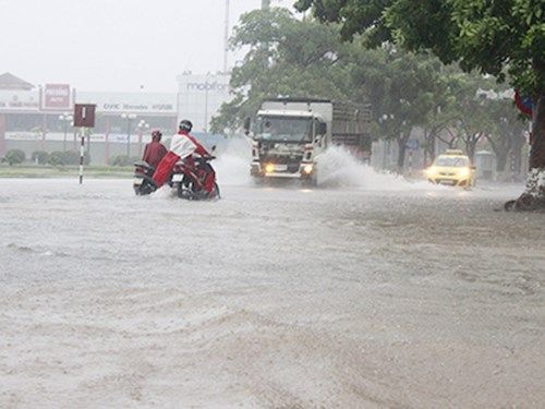 Nhiều tuyến phố tại Thành phố Thái Bình bị ngập do mưa lớn. (Ảnh: An ninh Thủ đô)