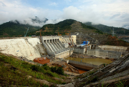 Công trình thủy điện Lai Châu đang gấp rút thi công, phấn đấu phát điện tổ máy số 1 vào tháng 12/2015.