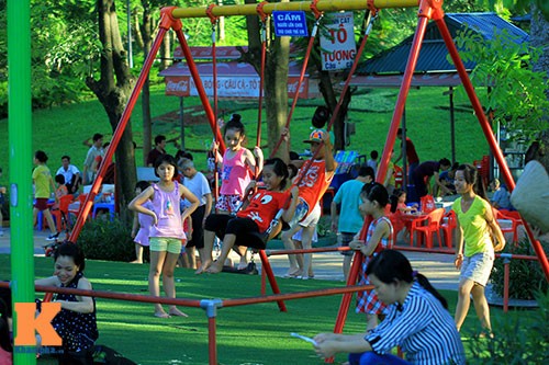 Một sân chơi trẻ em ở quận Cầu Giấy, Hà Nội (Ảnh: Khám Phá)