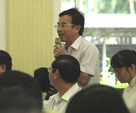 Ông Đàm Quang Hưng, Phó chủ tịch UBND quận Liên Chiểu giải trình.