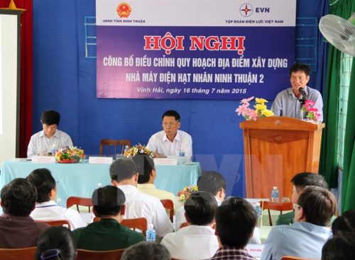 Phó Chủ tịch Ủy ban Nhân dân tỉnh Ninh Thuận Võ Đại phát biểu tại Hội nghị tổ chức tại thôn Thái An (xã Vĩnh Hải, huyện Ninh Hải) sáng 16/7 (Ảnh Đức Ánh/TTXVN)