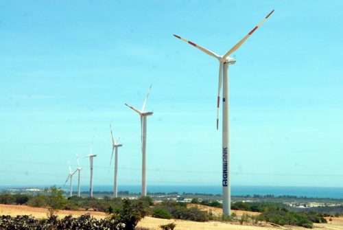 Hệ thống điện gió tại huyện Tuy Phong, Bình Thuận (Ảnh: Mạnh Linh/TTXVN)