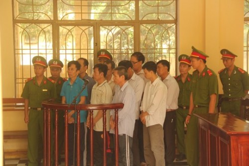 “Ăn” tiền trong việc thực hiện đền bù công trình thủy điện, 9 bị cáo phải hầu tòa (Ảnh: nld.com.vn)