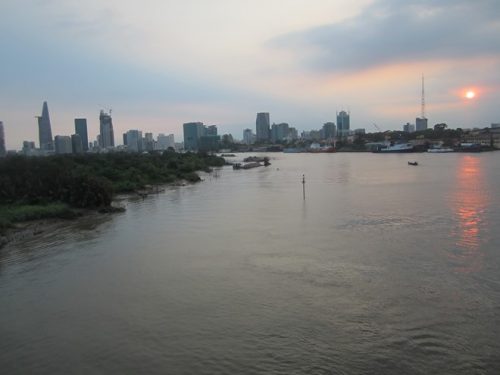 TPHCM với lợi thế có mạng lưới giao thông đường thủy khá phát triển, có tiềm năng rất lớn trong hoạt động vận tải hành khách và phát triển du lịch bằng đường thủy (Ảnh: Lao Động)