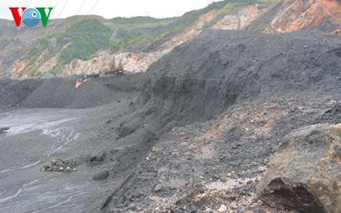 Khu vực vỉa 6, công ty Than Hà Tu bị sạt lở nặng, ngừng mọi hoạt động khai thác