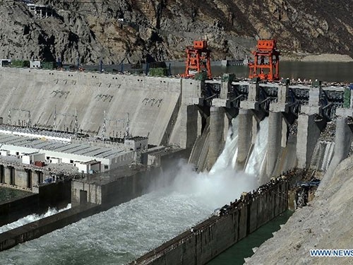 Trạm thủy điện Zhangmu chính thức hoạt động trên sông Yarlung Tsangpo ở Tây Tạng năm 2014