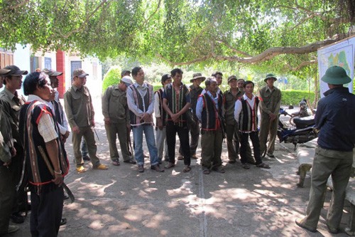 Một buổi tuyên truyền, vận động đồng bào dân tộc ở các buôn làng tỉnh Gia Lai tham gia phòng chống cháy rừng trong tháng cao điểm mùa khô (Ảnh: Văn Thông/TTXVN)