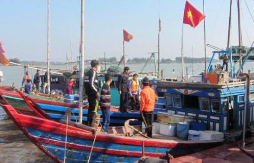 Các tàu cá vi phạm khai thác thủy hải sản bị lực lượng chức năng Thanh Hóa bắt giữ  (Ảnh: Sở NN-PTNT Thanh Hóa cung cấp)