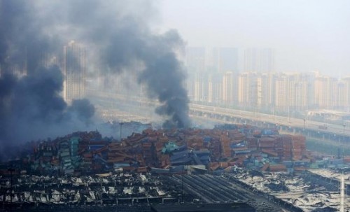 Cảng Thiên Tân tan hoang sau các vụ nổ (Ảnh: Reuters)