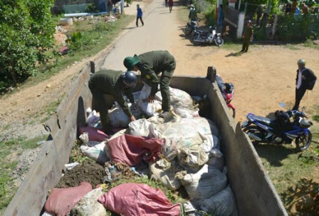 Quặng vàng người dân tự nguyện giao nộp