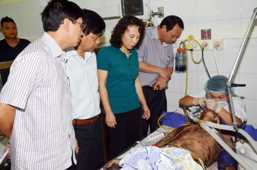 Nạn nhân bị thương đang được cấp cứu tại bệnh viện (Ảnh: Báo Quảng Ninh)