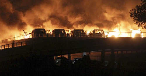 Đám cháy do vụ nổ ở Thiên Tân gây ra (Ảnh: Reuters)