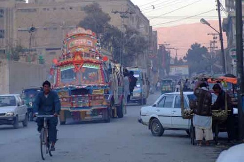 Quetta, Pakistan -Theo một báo cáo, có 25 phần trăm các ca tử vong ở đất nước đang phát triển này có liên quan đến vấn đề ô nhiễm môi trường. Quetta của Pakistan đứng trong top 10 thành phố ô nhiễm nhất thế giới. Với mức độ ô nhiễm trung bình hàng năm là 251 mcg/m3, Quetta đã được đánh giá là thành phố ô nhiễm nhất ở Pakistan. 