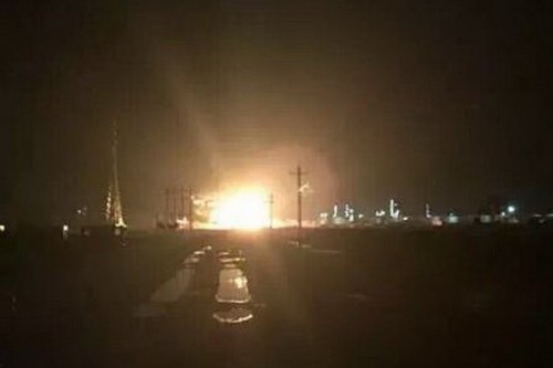 Hình ảnh được cho là của vụ nổ lớn tại nhà máy hóa chất (Ảnh: Reuters)