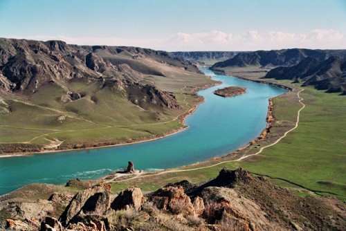 Nhiều người trở nên lo ngại khi hồ Balkhash có thể khô cạn như biển Aral vì nước trong hồ đang có dấu hiệu chuyển hướng.
