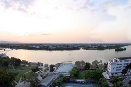 Sông Hương đoạn chảy qua thành phố Huế, Thừa Thiên-Huế (Ảnh: Đình Huệ/TTXVN)