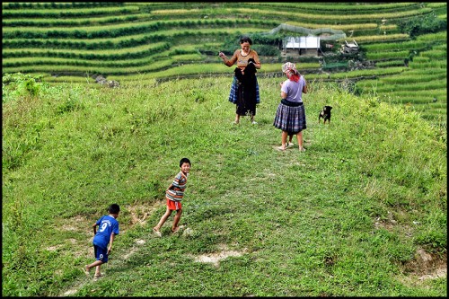 Huyện Mù Cang Chải có khoảng 90% là người dân tộc Mông, còn lại là dân tộc Thái Kinh và các dân tộc khác (Ảnh: VGP/Xuân Đại)