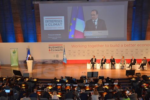 Tổng thống Pháp Francois Hollande phát biểu tại Hội nghị thượng đỉnh về doanh nghiệp và khí hậu tại Paris ngày 20/5. (Ảnh: Vietnam+)