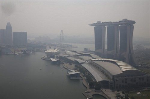 Khói do cháy rừng từ Indonesia tràn sang Singapore