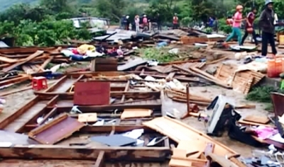  Một căn nhà của người dân bị sập hoàn toàn