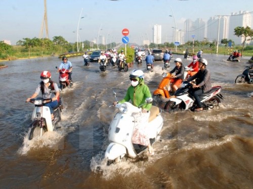 Triều cường gây ngập tại Thành phố Hồ Chí Minh (Ảnh: Mạnh Linh/TTXVN)